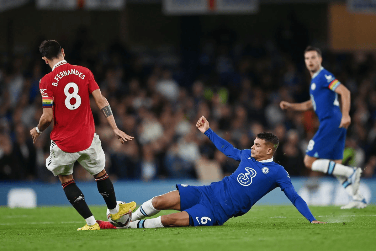 爱游戏 -中超倒计时；曼联国际比赛日复出首秀；细节引发关注；更衣室稳定；更衣室氛围转暖 