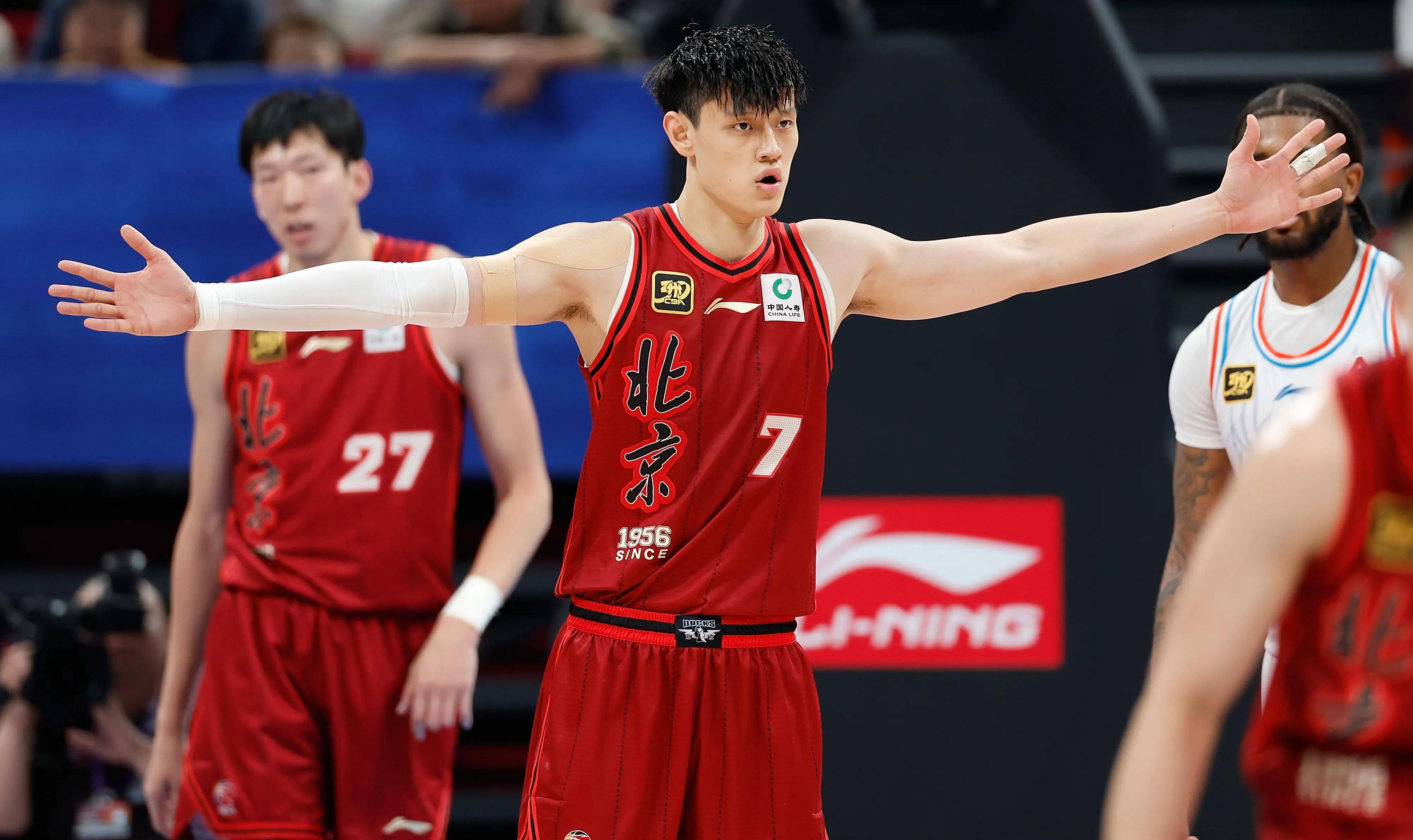 包含北京首钢冲刺阶段刷新队史纪录，志在英超名次提升，管理层满意，控场能力受关注的词条