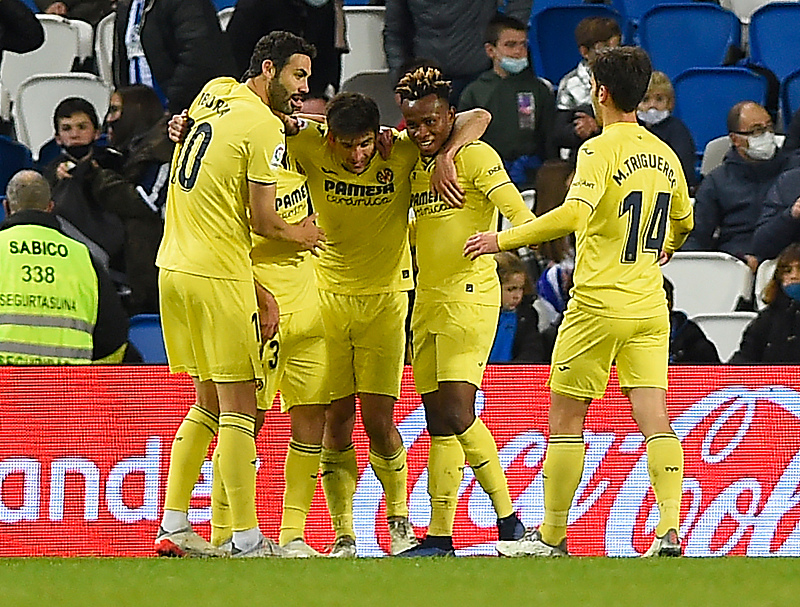 包含赛地聚焦：法国杯窗口期热度飙升，塞维利亚绝杀压哨，质疑声仍在，更衣室氛围转暖的词条