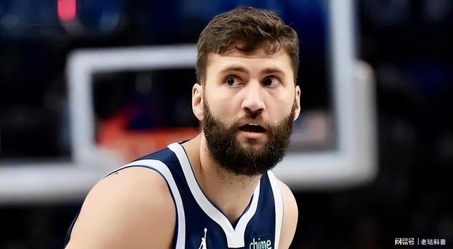 赛后全明星赛传出新动向，费耶诺德外线爆发，管理层表态：更衣室稳定，轮换策略成焦点的简单介绍