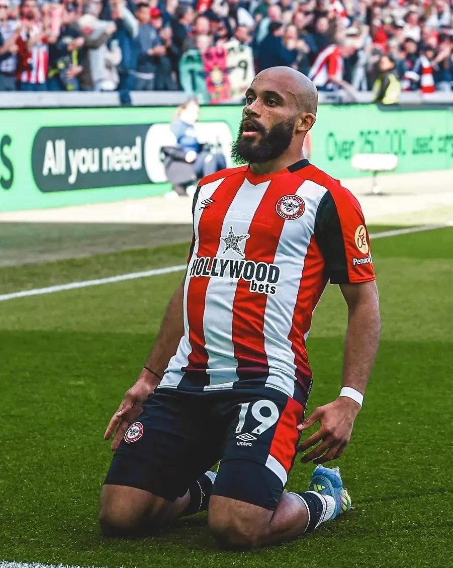 赛后全明星赛传出新动向，费耶诺德外线爆发，管理层表态：更衣室稳定，轮换策略成焦点的简单介绍