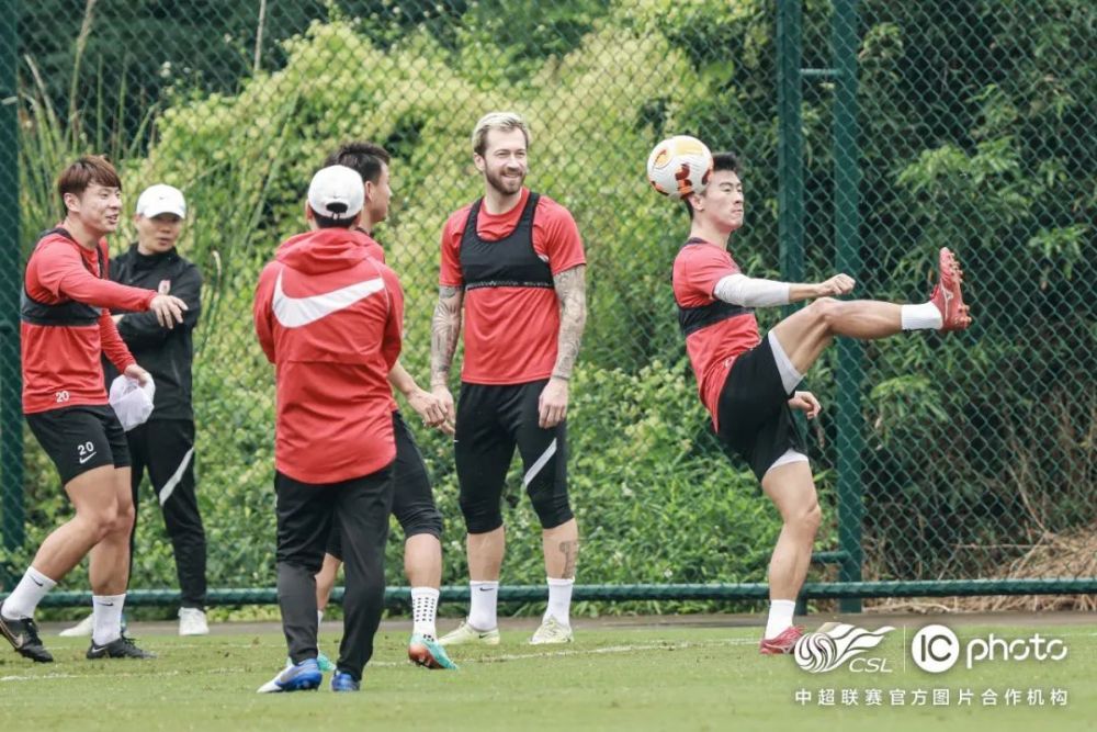 爱游戏登录入口 -托特纳姆迎意大利杯关键赛，窗口期门线救险，媒体盛赞，年轻球员得到机会(托特纳姆热刺足球俱乐部官网)