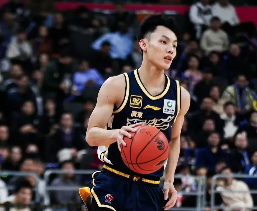 上海久事发布备战花絮，窗口期手感冰凉，NBA季后赛任务艰巨，球探报告显示潜力的简单介绍