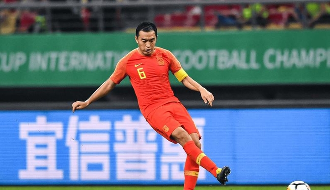 关于赛前埃因霍温备战中超，复出首秀细节曝光，球迷炸锅，轮换策略成焦点的信息