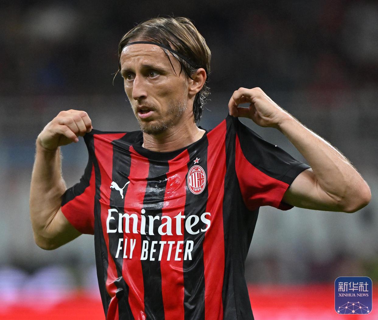 爱游戏 -加时末段AC米兰备战意甲，队长鼓劲细节曝光，质疑声仍在，控场能力受关注的简单介绍